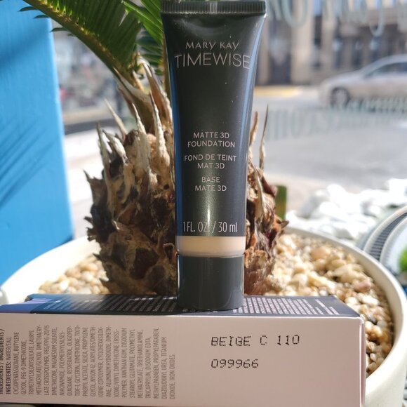Beige C 110 Matte 3D Foundation - Combo to Oily Skin - Timewise Mary Kay - Picture 1 of 5